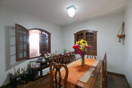 Casa à venda com 420m², 4 quartos e 4 vagas Casa à venda com 420m², 4 quartos e 4 vagasSala de Jantar