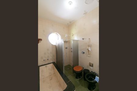 Casa à venda com 420m², 4 quartos e 4 vagas Casa à venda com 420m², 4 quartos e 4 vagasBanheiro 1