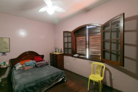 Casa à venda com 420m², 4 quartos e 4 vagas Casa à venda com 420m², 4 quartos e 4 vagasQuarto 2