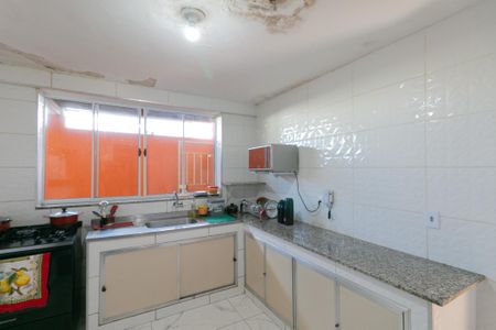 Casa à venda com 420m², 4 quartos e 4 vagas Casa à venda com 420m², 4 quartos e 4 vagasCozinha