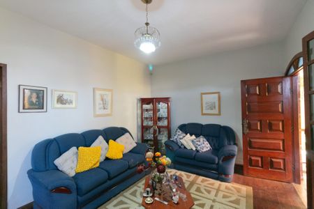 Casa à venda com 420m², 4 quartos e 4 vagas Casa à venda com 420m², 4 quartos e 4 vagasSala