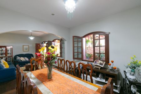 Casa à venda com 420m², 4 quartos e 4 vagas Casa à venda com 420m², 4 quartos e 4 vagasSala de Jantar