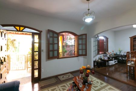 Casa à venda com 420m², 4 quartos e 4 vagas Casa à venda com 420m², 4 quartos e 4 vagasSala