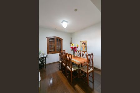 Casa à venda com 420m², 4 quartos e 4 vagas Casa à venda com 420m², 4 quartos e 4 vagasSala de Jantar