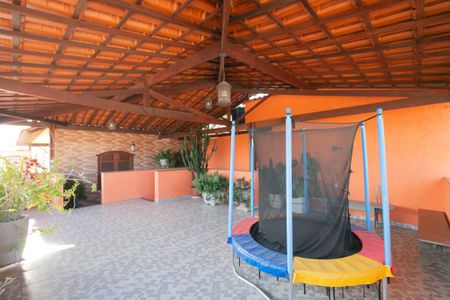 Casa à venda com 420m², 4 quartos e 4 vagas Casa à venda com 420m², 4 quartos e 4 vagasTerraço