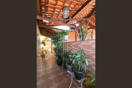 Casa à venda com 420m², 4 quartos e 4 vagas Casa à venda com 420m², 4 quartos e 4 vagasTerraço