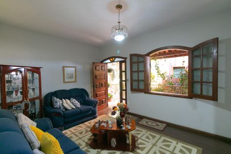 Casa à venda com 420m², 4 quartos e 4 vagas Casa à venda com 420m², 4 quartos e 4 vagasSala