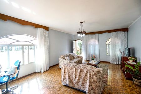 Casa à venda com 233m², 3 quartos e 2 vagasSala