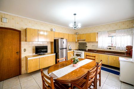 Casa à venda com 233m², 3 quartos e 2 vagasCozinha