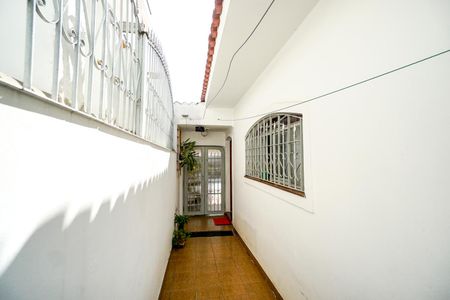Casa à venda com 233m², 3 quartos e 2 vagasCorredor lateral