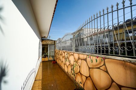 Casa à venda com 233m², 3 quartos e 2 vagasCorredor lateral