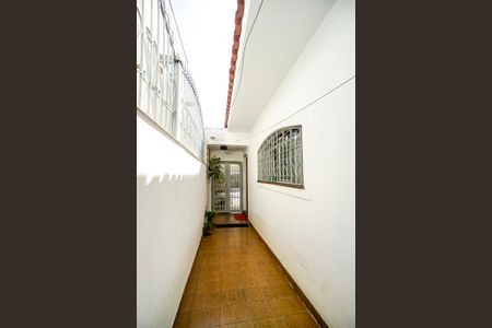 Casa à venda com 233m², 3 quartos e 2 vagasCorredor lateral