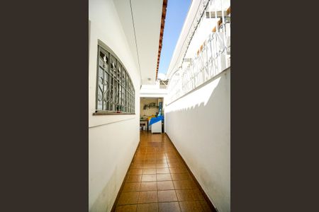 Casa à venda com 233m², 3 quartos e 2 vagasCorredor lateral