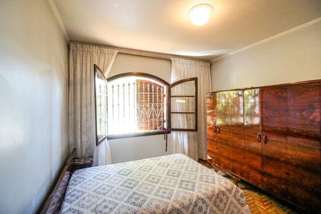 Casa à venda com 233m², 3 quartos e 2 vagasSuíte