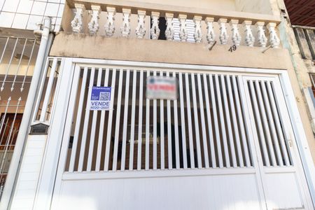 Casa à venda com 147m², 3 quartos e 1 vaga Casa à venda com 147m², 3 quartos e 1 vagaFachada