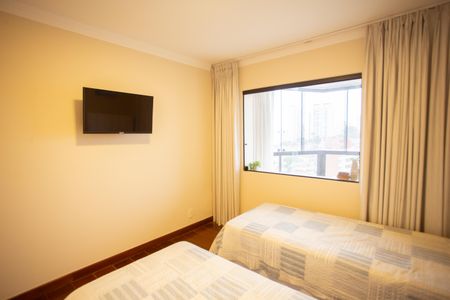 Apartamento à venda com 227m², 4 quartos e 3 vagas Apartamento à venda com 227m², 4 quartos e 3 vagasQuarto 1