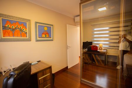 Apartamento à venda com 227m², 4 quartos e 3 vagas Apartamento à venda com 227m², 4 quartos e 3 vagasQuarto 2