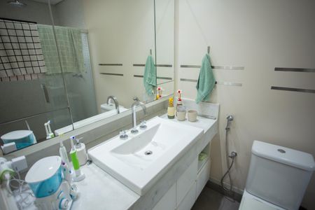 Apartamento à venda com 227m², 4 quartos e 3 vagas Apartamento à venda com 227m², 4 quartos e 3 vagasBanheiro da Suíte