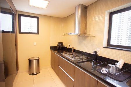 Apartamento à venda com 227m², 4 quartos e 3 vagas Apartamento à venda com 227m², 4 quartos e 3 vagasCozinha