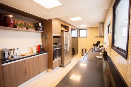 Apartamento à venda com 227m², 4 quartos e 3 vagas Apartamento à venda com 227m², 4 quartos e 3 vagasCozinha