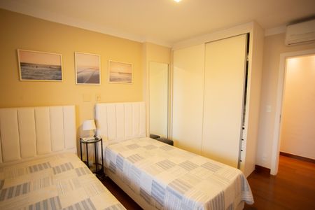 Apartamento à venda com 227m², 4 quartos e 3 vagas Apartamento à venda com 227m², 4 quartos e 3 vagasQuarto 1