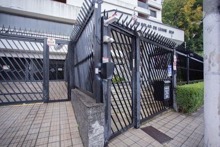 Apartamento à venda com 227m², 4 quartos e 3 vagas Apartamento à venda com 227m², 4 quartos e 3 vagasFachada