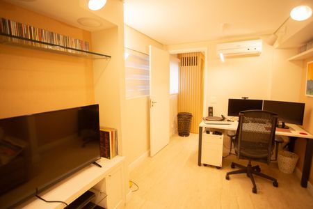 Apartamento à venda com 227m², 4 quartos e 3 vagas Apartamento à venda com 227m², 4 quartos e 3 vagasEscritório