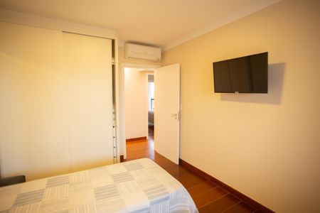 Apartamento à venda com 227m², 4 quartos e 3 vagas Apartamento à venda com 227m², 4 quartos e 3 vagasQuarto 1