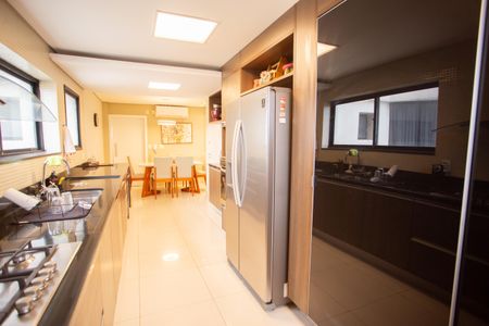 Apartamento à venda com 227m², 4 quartos e 3 vagas Apartamento à venda com 227m², 4 quartos e 3 vagasCozinha