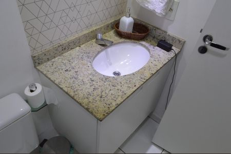 Apartamento à venda com 57m², 2 quartos e 1 vaga Apartamento à venda com 57m², 2 quartos e 1 vagaBanheiro
