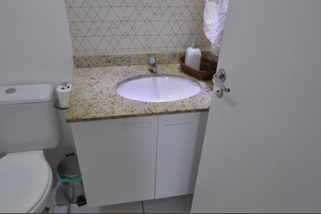 Apartamento à venda com 57m², 2 quartos e 1 vaga Apartamento à venda com 57m², 2 quartos e 1 vagaBanheiro