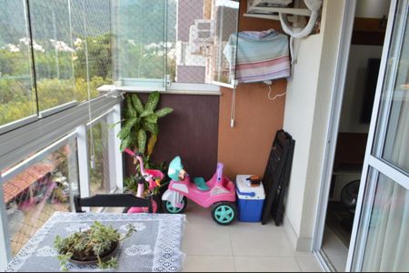Apartamento à venda com 57m², 2 quartos e 1 vaga Apartamento à venda com 57m², 2 quartos e 1 vagaVaranda
