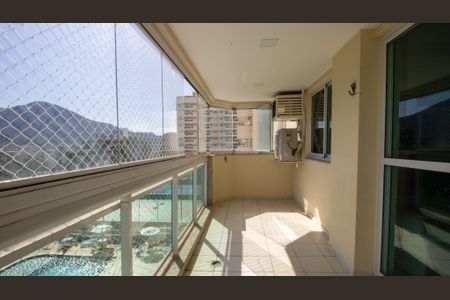 Apartamento à venda com 90m², 3 quartos e 2 vagasVaranda