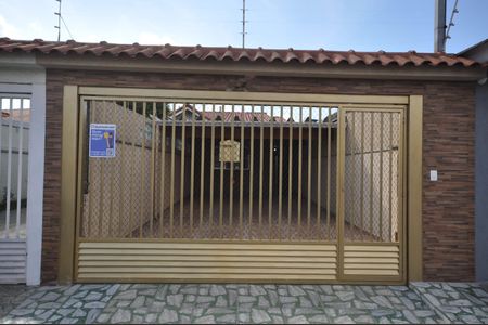 Casa à venda com 150m², 3 quartos e 4 vagas Casa à venda com 150m², 3 quartos e 4 vagasFachada