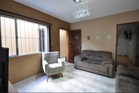 Casa à venda com 150m², 3 quartos e 4 vagasSala