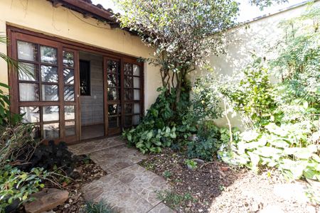 Casa à venda com 276m², 4 quartos e 4 vagas Casa à venda com 276m², 4 quartos e 4 vagasEntrada