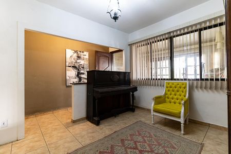 Casa à venda com 276m², 4 quartos e 4 vagas Casa à venda com 276m², 4 quartos e 4 vagasSala