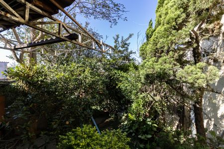 Casa à venda com 276m², 4 quartos e 4 vagas Casa à venda com 276m², 4 quartos e 4 vagasJardim