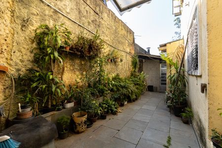 Casa à venda com 276m², 4 quartos e 4 vagas Casa à venda com 276m², 4 quartos e 4 vagasQuintal