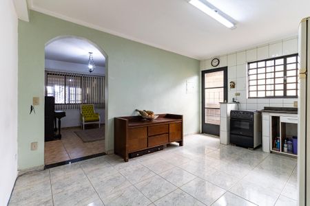 Casa à venda com 276m², 4 quartos e 4 vagas Casa à venda com 276m², 4 quartos e 4 vagasCozinha