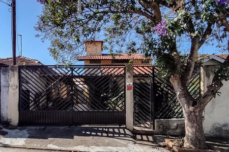 Casa à venda com 276m², 4 quartos e 4 vagas Casa à venda com 276m², 4 quartos e 4 vagasFachada