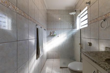 Casa à venda com 276m², 4 quartos e 4 vagas Casa à venda com 276m², 4 quartos e 4 vagasBanheiro da Suíte 1