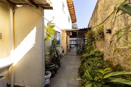 Casa à venda com 276m², 4 quartos e 4 vagas Casa à venda com 276m², 4 quartos e 4 vagasQuintal