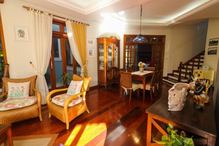 Casa de condomínio à venda com 300m², 4 quartos e 1 vagaSala