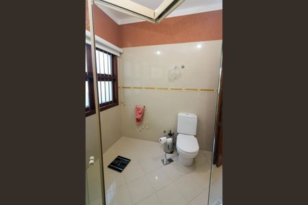 Casa de condomínio à venda com 300m², 4 quartos e 1 vagaBanheiro da Suíte 1