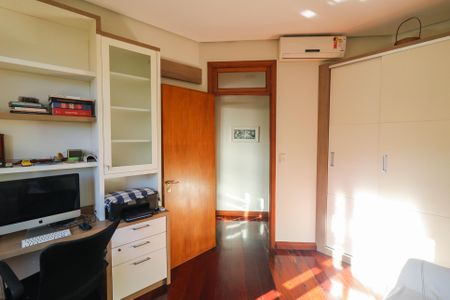 Casa de condomínio à venda com 300m², 4 quartos e 1 vagaEscritório