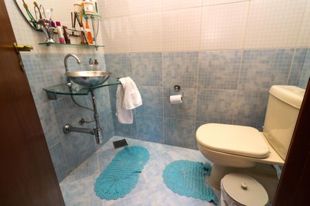 Casa de condomínio à venda com 300m², 4 quartos e 1 vagaLavabo