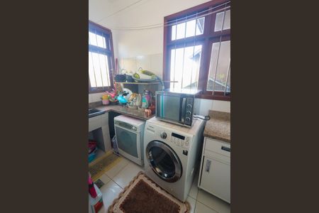 Casa de condomínio à venda com 300m², 4 quartos e 1 vagaÁrea de Serviço