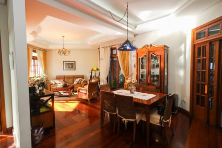 Casa de condomínio à venda com 300m², 4 quartos e 1 vagaSala