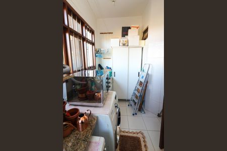 Casa de condomínio à venda com 300m², 4 quartos e 1 vagaÁrea de Serviço